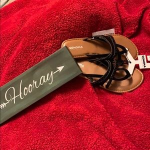 NICE LOOKING PAIR OF SANDLES TO SLIP RIGHT INTO.